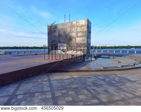 Kyiv Ukraine - May 19, 2022: The Sculpture Of Kiev Founders Kyi, Shchek And Khoryv And Their Sister 