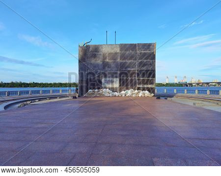 Kyiv Ukraine - May 19, 2022: The Sculpture Of Kiev Founders Kyi, Shchek And Khoryv And Their Sister 