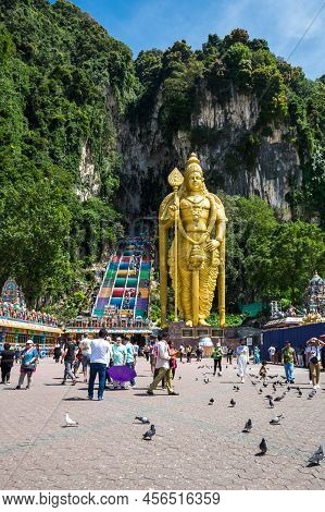Gombak, Malaysia - 03 February, 2020: Batu Caves Is A Limestone Hill That Has A Series Of Caves And 