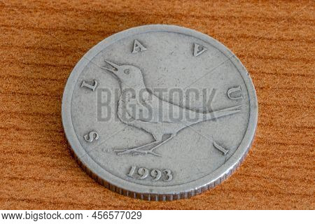 Croatian Coin 1 Kuna With Nightingale (luscinia Megarhynchos) Icon.