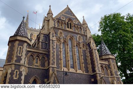 Southwark Cathedral In London Is A Popular Landmark - Travel Photography