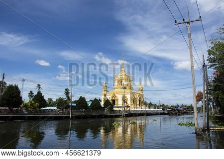 View Landscape Of Khlong Damnoen Saduak Canal And Water Flowing With Cityscape Countryside Rural Vil