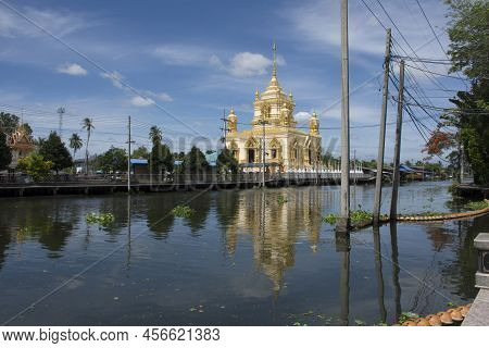 View Landscape Of Khlong Damnoen Saduak Canal And Water Flowing With Cityscape Countryside Rural Vil