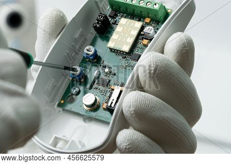 Setting Up A Motion Sensor For Security Systems Before Installation.