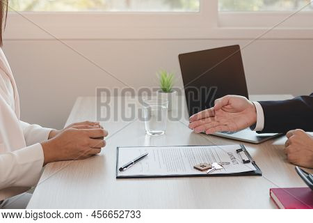 Apartment, Home Or House Landlord,  Broker Man Explain To The Sales, Rent Contract With Tenant, Cust