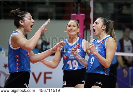 Istanbul, Turkey - January 15, 2022: Turk Hava Yollari Players Celebrating Score Point During Kuzeyb
