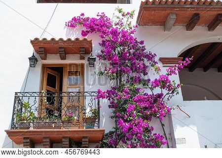 Teotitlan Del Valle, Oaxaca, Mexico- May 23, 2022: Wooden Window And Pink Bougainvillea At A White A