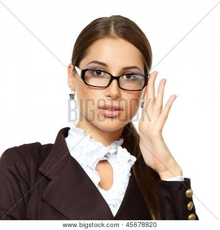 Ritratto di donna attraente business con gli occhiali, isolato su bianco, studio
