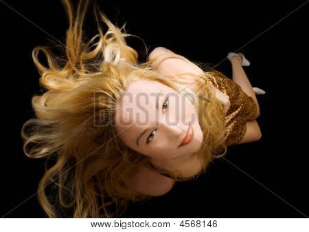 Donna come una sirena nell'acqua scura