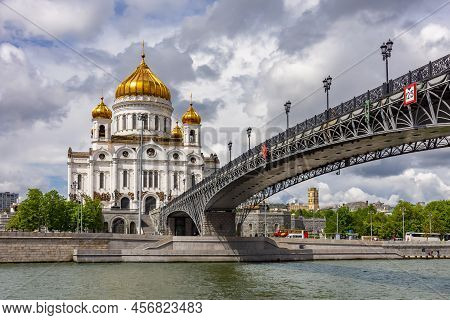 Cathedral Of Christ The Savior (khram Khrista Spasitelya) And Patriarshy Bridge, Moscow, Russia