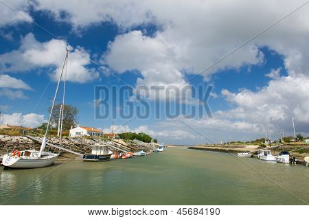 Port avec les bateaux de pêche en français Boyardville