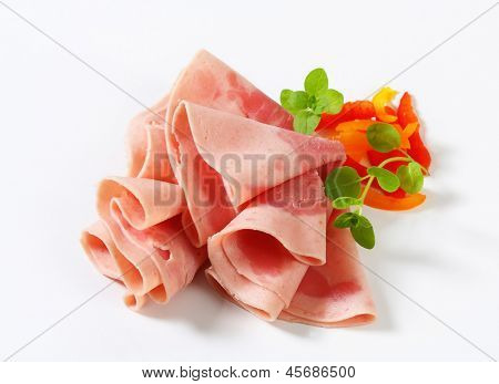 Jamón de cerdo doblado con pimienta y orégano