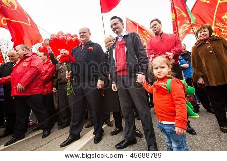 Mosca - 1 maggio: Gennady Zyuganov (a sinistra) (è un politico russo, primo segretario del comunista P