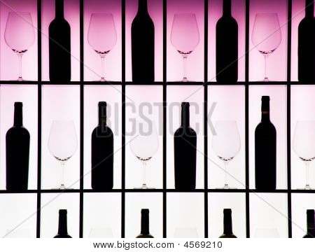 ブラック ボトルとクリスタル グラス