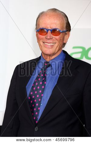 LOS ANGELES - 14 พฤษภาคม: ปีเตอร์ Weller มาถึงที่รอบปฐมทัศน์ลอสแองเจลิส 