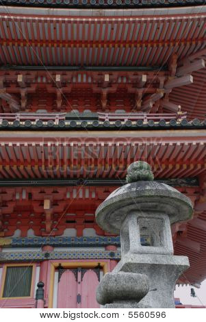 Latarnia poza Pagoda, Świątynia Kiyomizudera