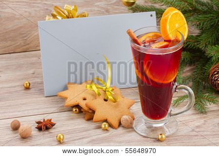 mulled wine and gingerbread cookies with card