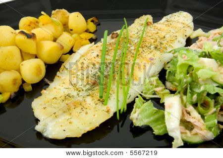 Rosso in casseruola con pomodorini