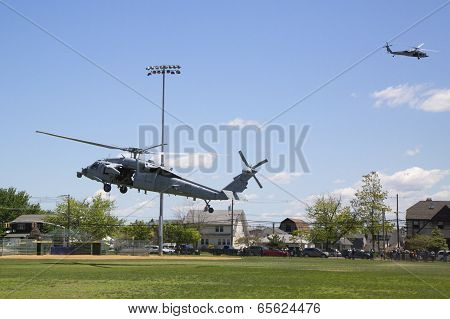 MH-60S helicopters from Helicopter Sea Combat Squadron Five with US Navy EOD team during Fleet Week