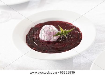 ice cream with sauce