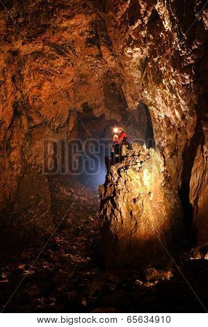 Giant Cave Hall