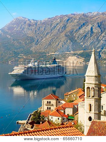 Cruise Liner, Montenegro