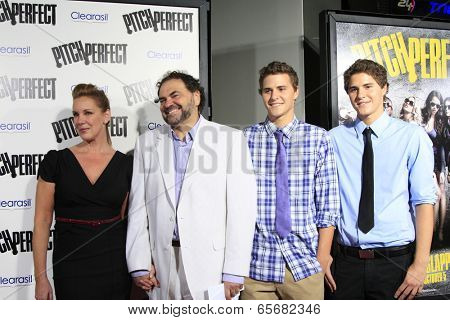LOS ANGELES - SEP 24:  Elizabeth Perkins, family arrives at the 