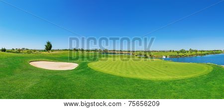 Panorama Golf Course Lush Grass. On The Lake.