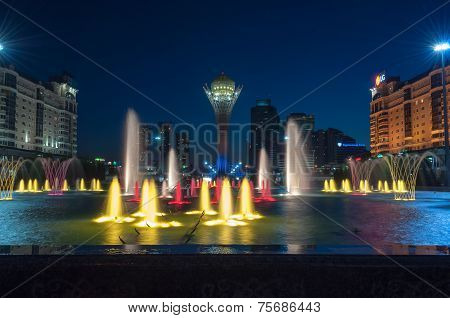 Bayterek Tower And  Fountain Show At Night