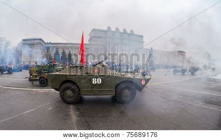 Samara, Russia - November 7, 2014: Reenactment Of The Battle Near Moscow In 1941 At The Kuibyshev Sq