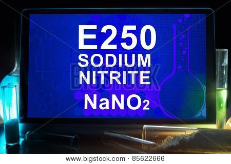 Tablet with chemical formula of  sodium nitrite e250.