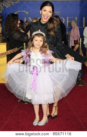 LOS ANGELES - MAR 1: Ali Landry, daughter Estela at the World Premiere of 'Cinderella' at the El Capitan Theater on March 1, 2015 in Hollywood, Los Angeles, California