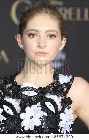 LOS ANGELES - MAR 1: Willow Shields at the World Premiere of 'Cinderella' at the El Capitan Theater on March 1, 2015 in Hollywood, Los Angeles, California