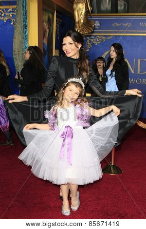 LOS ANGELES - MAR 1: Ali Landry, daughter Estela at the World Premiere of 'Cinderella' at the El Capitan Theater on March 1, 2015 in Hollywood, Los Angeles, California