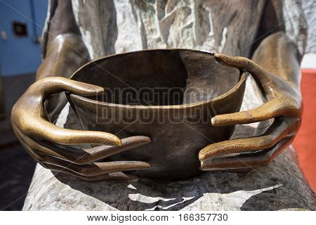Januar 10 2016 Guanajuato Mexico: Leonora Carrington statue closeup details on the street of the city.