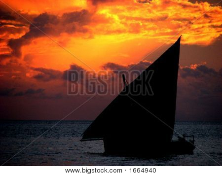 Dhow al tramonto