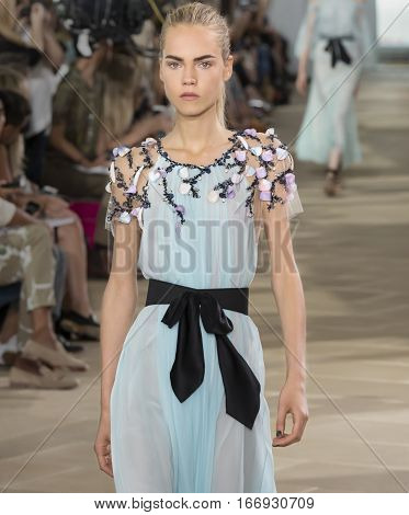 Monique Lhuillier - Spring 2017 Collection