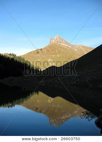 Underbara alpina Visa, Bannalp sjön, Schweiz