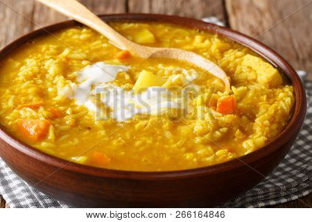 Mulligatawny Soup Has Many Layers Of Warm Flavor. With Curry, Garlic, Ginger, And Veggies. Indian-br