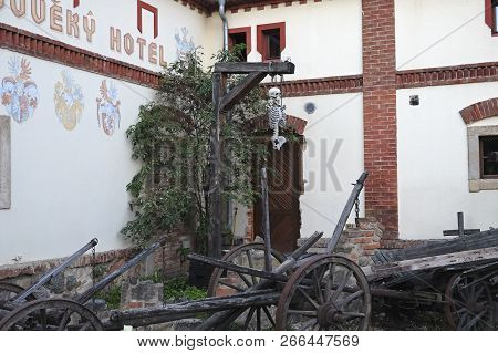 Detenice, Czech Republic - September 30, 2018: Gallows And The Skeleton Near The Hotel In Detenice. 