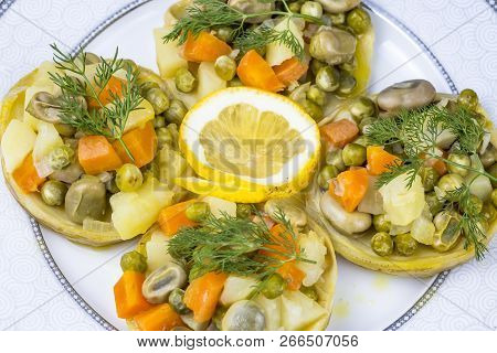 Traditional Delicious Turkish Foods; Artichoke With Olive Oil (zeytinyagli Enginar)