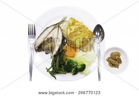 Tradition Mix Thai Food. Thai Omelet , Deep Fried Fish And Vetgetable Spicy Dip Set