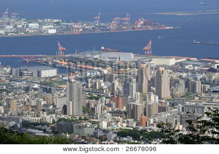 KOBE, Japani - heinäkuu 9: Skyline Kobe ja Port Island 9. heinäkuuta 2011 Kobe, Japani. Kobe oli Japanin 