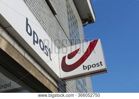Sint Gillis Waas, Belgium, April 19, 2020. Signboard And Logo Of A Post Office In Belgium From Bpost