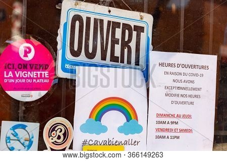 Montreal, Ca - 13 May 2020: Ca Va Bien Aller (its Going To Be Ok) Message And Ouvert / Open Sign On 