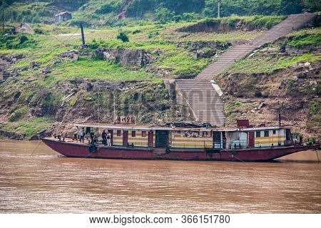 Fengdu, Chongqing, China - May 8, 2010: Yangtze River. Closeup Of Cheap Small Hotel Barge On Brown W