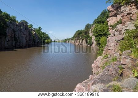 Cliffs along Split Rock Creek in Palisades State Park, South Dakota.