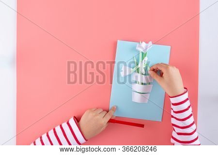 Paper Craft Mothers Day Card, Kids Made Paper Flowers, Diy Instruction Step5, Top View, Kids Hands A
