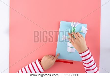Paper Craft Mothers Day Card, Kids Made Paper Flowers, Diy Instruction Step5, Top View, Assembling A