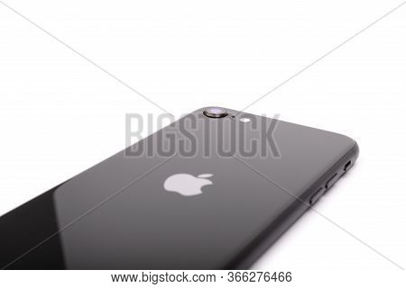 Design Of The New Iphone Se 2020 From Apple